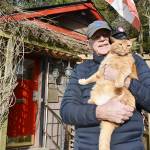 Whonnock resident Paul Stanley holds Sid, the honorary postmaster for the Whonnock Post Office. (Colleen Flanagan/The News)